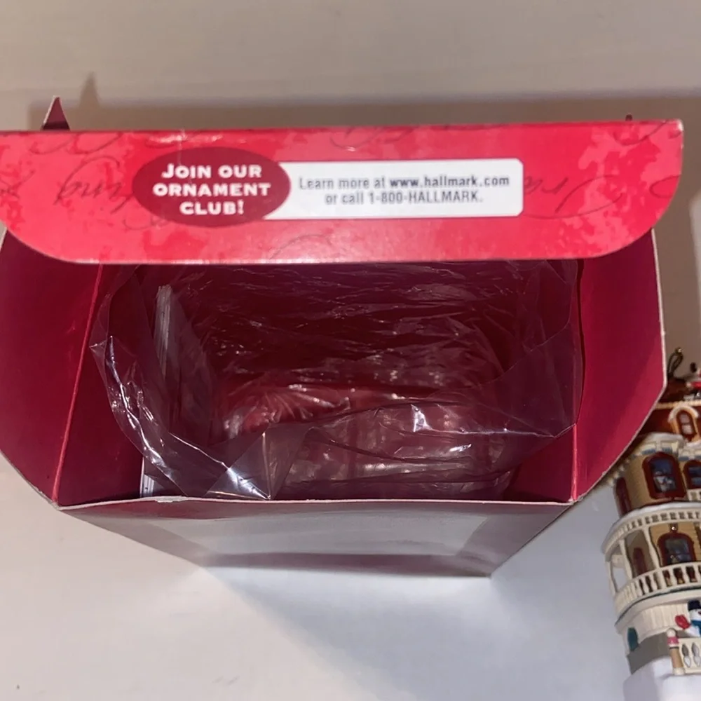 Vintage 2001 Up on the Housetop Magic Hallmark Keepsake Ornament